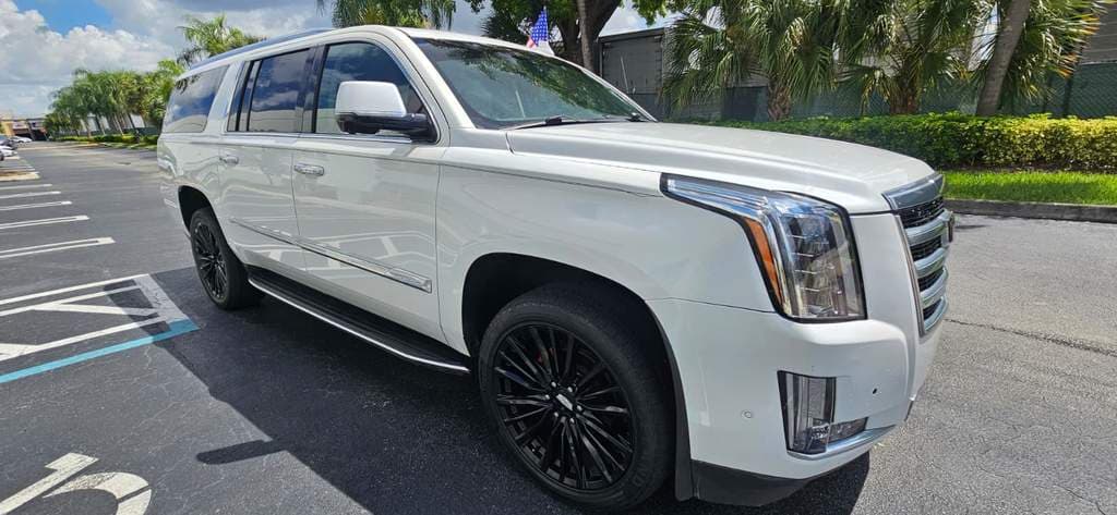 2020 Cadillac ESCALADE EXT ESV Luxury — photo 1